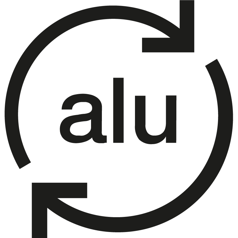 Ein Logo mit den Buchstaben „alu“, umgeben von einem kreisförmigen Pfeil mit zwei Pfeilen, die ein Symbol für Auffrischung oder Recycling darstellen.