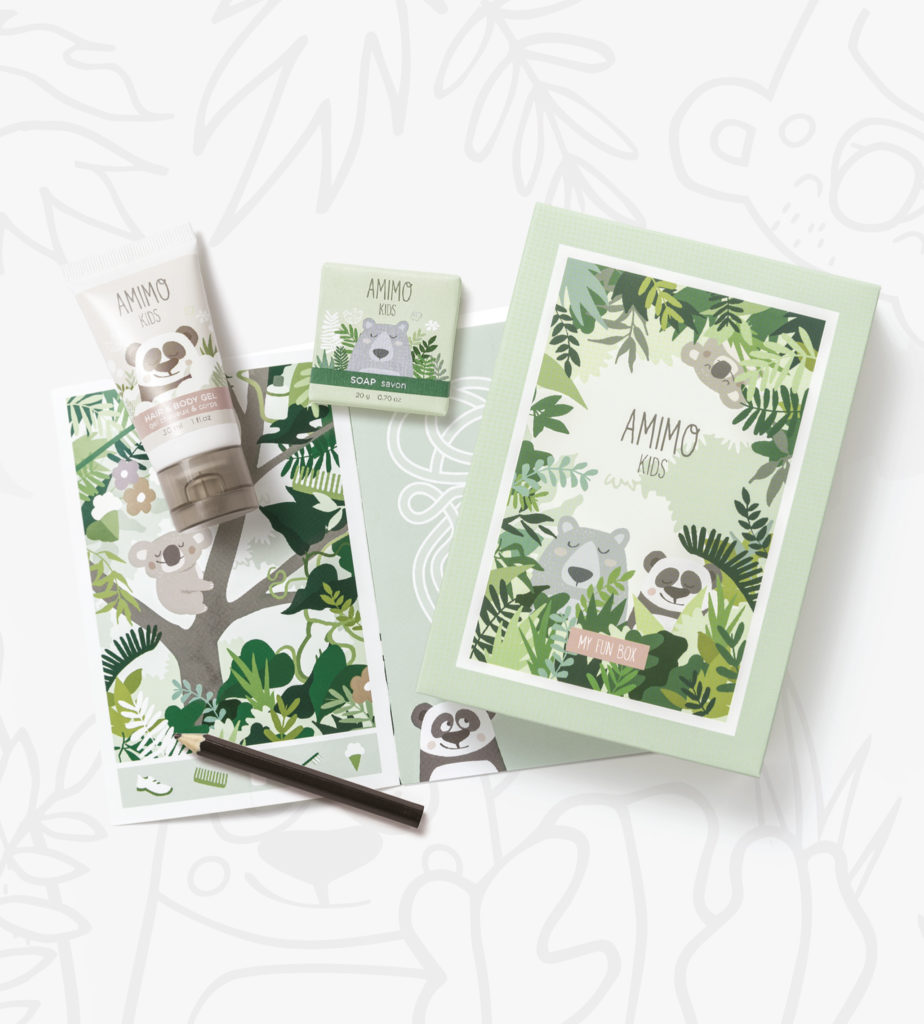 Una collezione di prodotti ecologici per bambini caratterizzati da un design verde e fogliato, tra cui un tubetto di crema, una saponetta, un foglio da colorare e una scatola, tutti decorati con divertenti illustrazioni di animali.