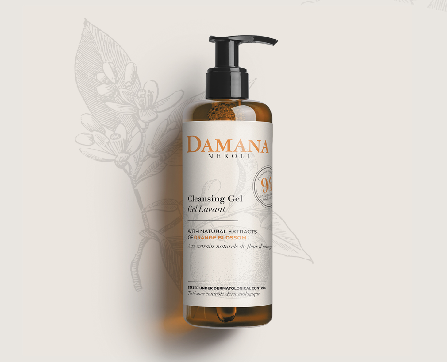Eine braune Flasche Damana Neroli Gel mit Pumpspender und einem Etikett, das darauf hinweist, dass das Produkt natürliche Extrakte aus Orangenblüten enthält. Der Hintergrund ist mit einer dezenten Blumenillustration verziert.