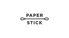 Um gráfico simples em preto com as palavras «PAPER» e «STICK» separadas por uma linha estilizada.