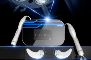 Un dispositivo medico moderno con display touchscreen, due maniglie flessibili e un design illuminato, che suggerisce una tecnologia avanzata per uso terapeutico.