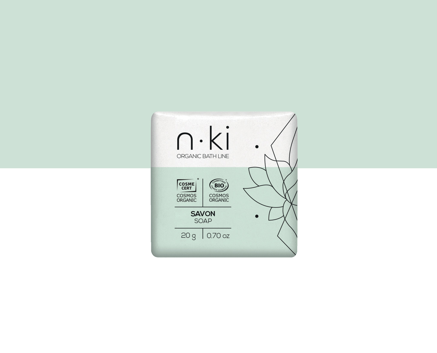Eine Verpackung mit Seifen aus der n.ki , die sich durch ein minimalistisches Design mit floralen Elementen und einem Hinweis darauf, dass es sich um ein Bio- und zertifiziertes Produkt handelt, auszeichnet. Der Hintergrund ist in einem sanften Grün gehalten.