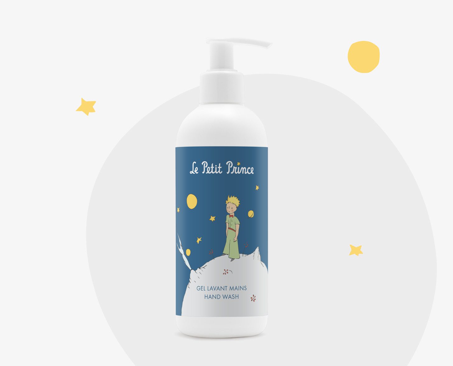 Eine weiße Flasche Handseife mit einer Cartoon-Illustration eines kleinen Prinzen vor einem blauen Hintergrund mit Sternen und Mond. Auf dem Etikett stehtLe Petit Prince“ und ein Text in französischer Sprache.